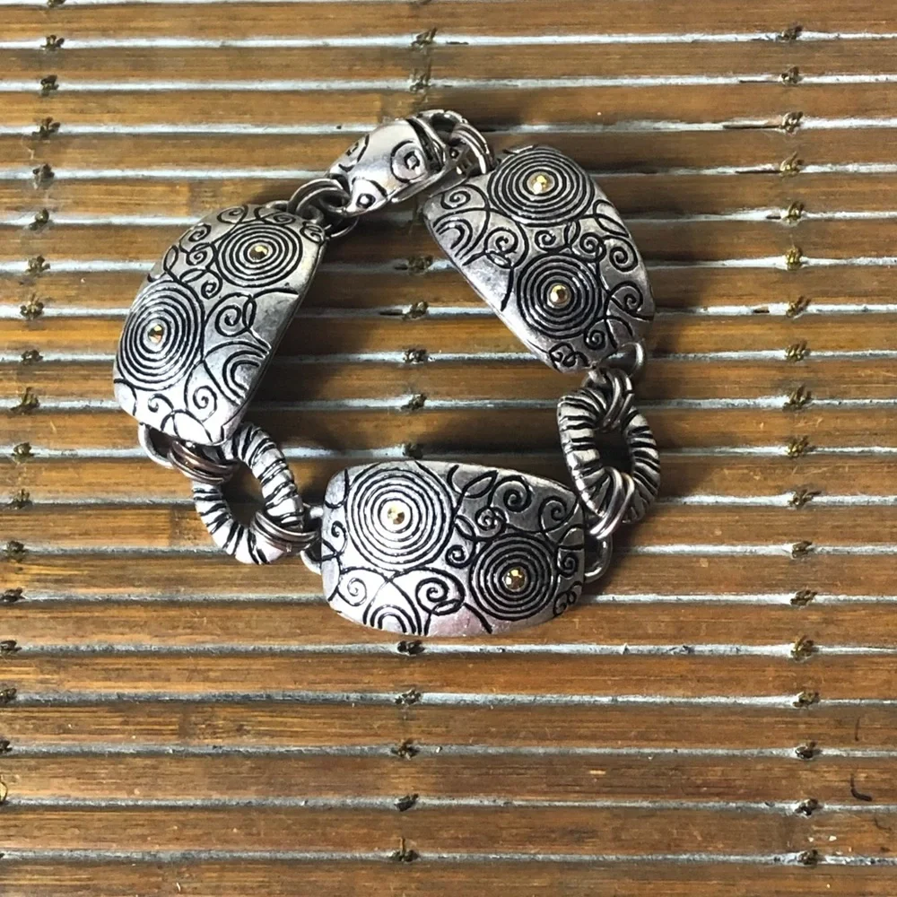 ☀️WEEKEND SALE☀️ Chico’s☀️Chunky etched metal bracelet - Picture 3 of 9